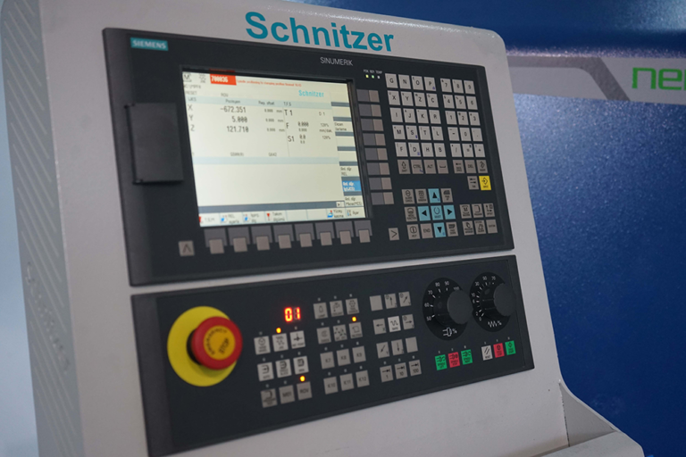 4-eksen-cnc-agac-torna-makinesi1